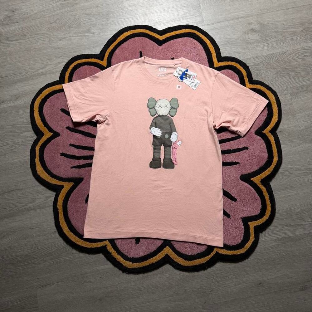 Kaws x Uniqlo Companion Graphic Logo T-shirt Size Medium NWT